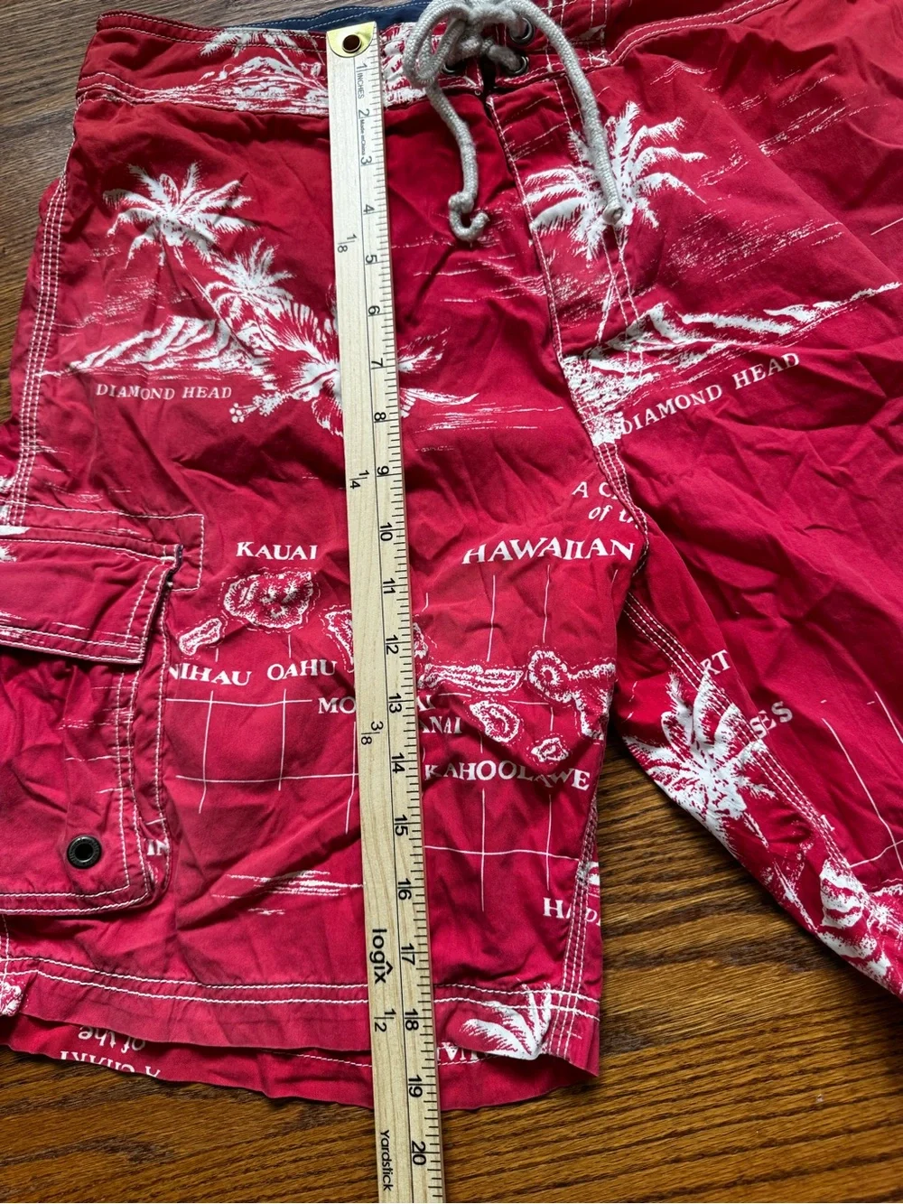 J.Crew Men’s Hawaiian Islands Cargo Board Shorts Red Swim Trunks Size 33